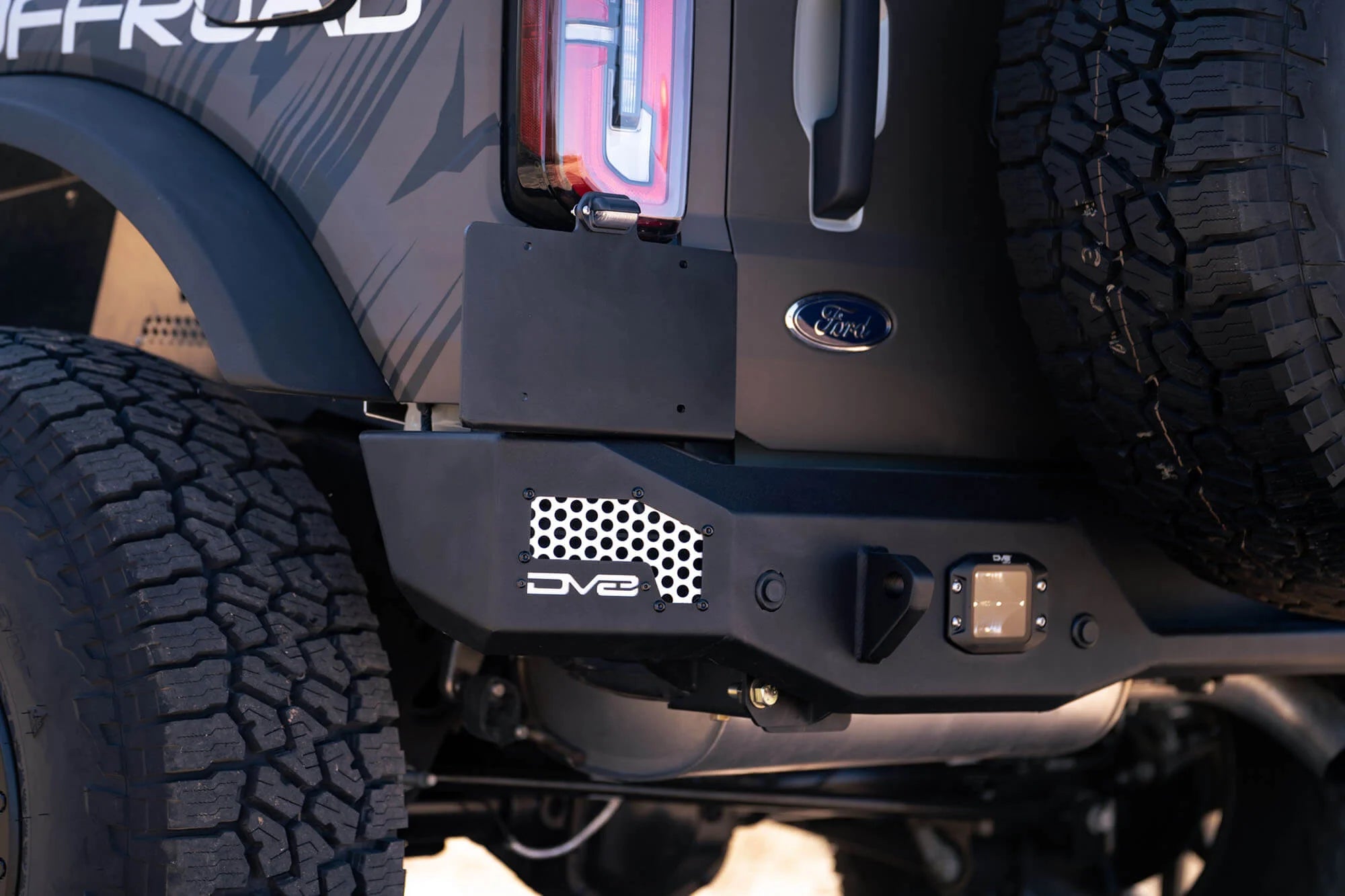 DV8 2021-2024 Ford Bronco | MTO Series Rear Bumper - RBBR-01