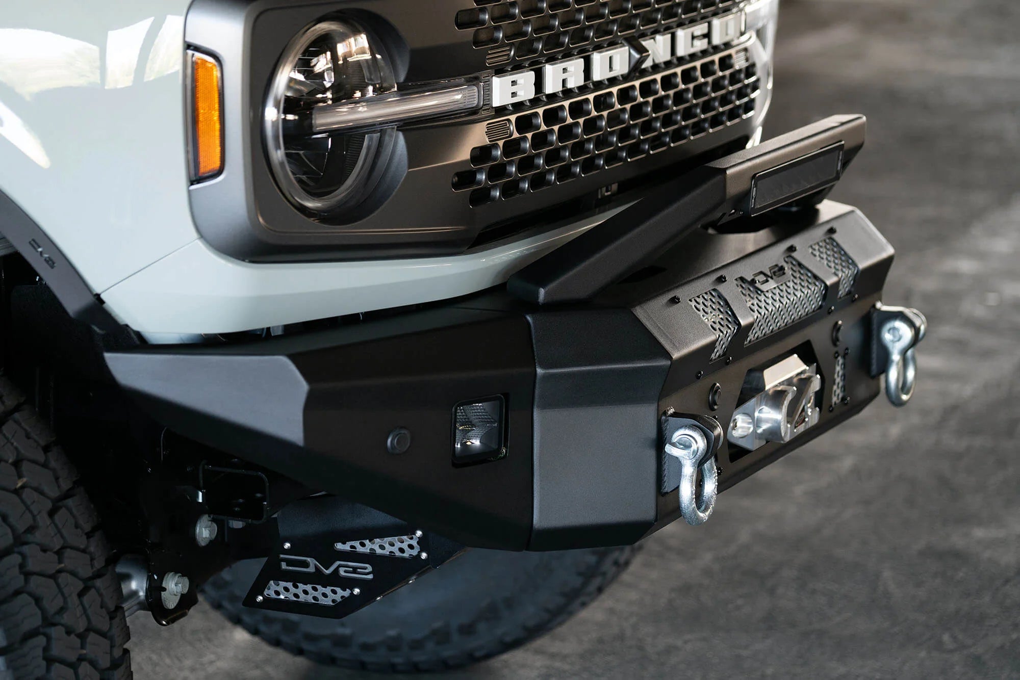 DV8 2021-2023 FORD BRONCO | MTO Series Winch Front Bumper - FBBR-01